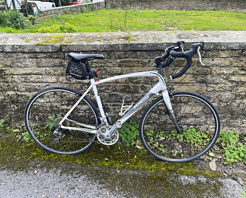 Specialized secteur sport - sport, road